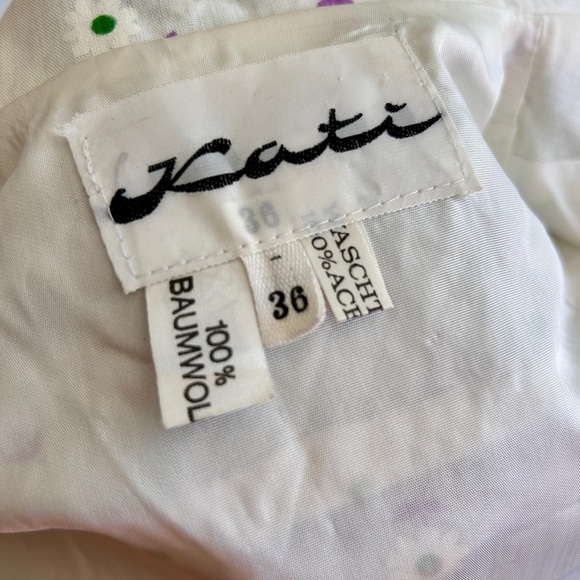 Vintage 1970s White Floral Shirt Dress – Mod Green & Purple Daisy Print – Belted - Picture 5 of 7